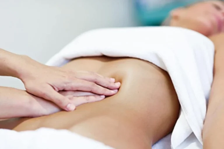 Cómo Hacer Masajes Linfáticos en el Abdomen